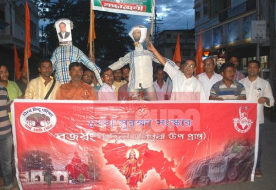 18 army killing : Bajrang Dal walked with Pak PM’s effigy, showing shoes 18 army killing : Bajrang Dal walked with Pak PM’s effigy, showing shoes